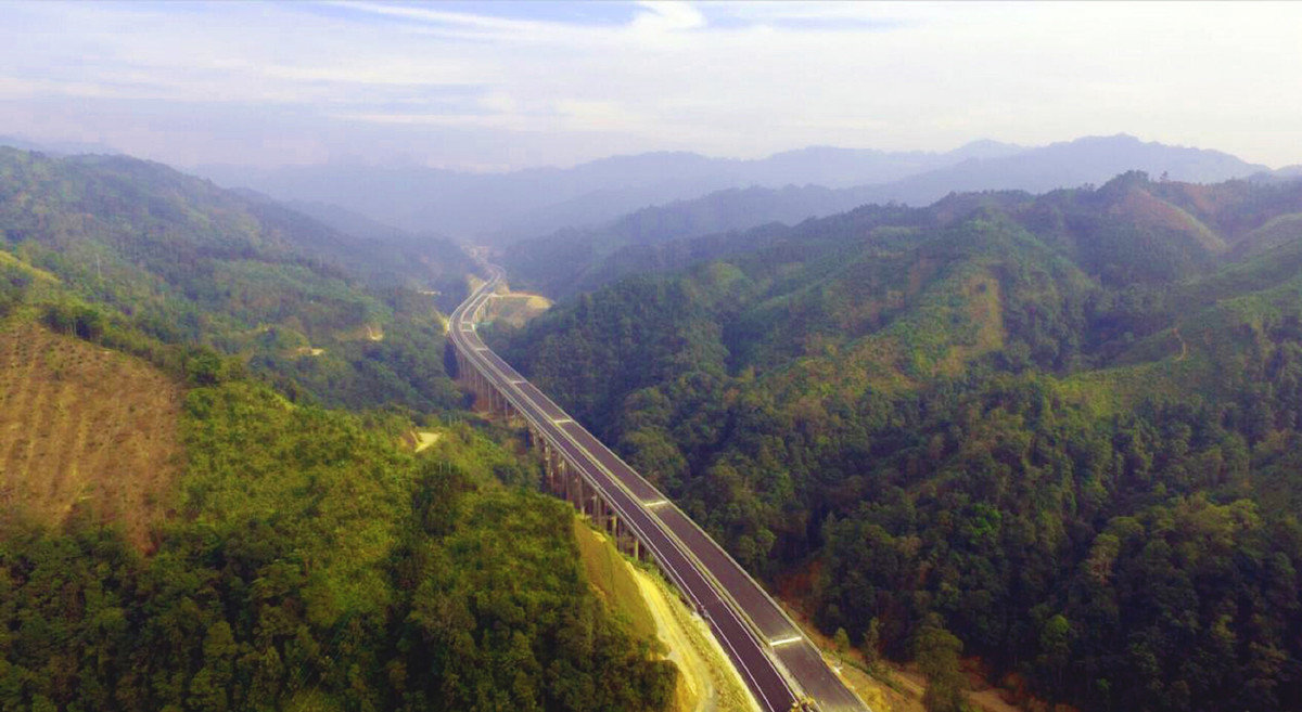 广西梧州至柳州高速公路